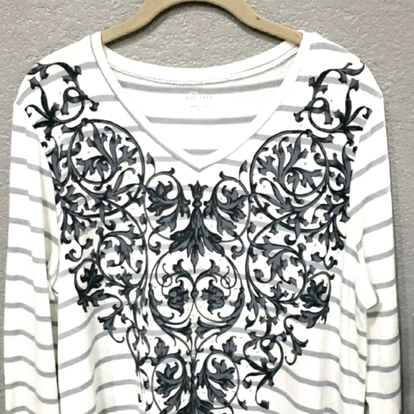 Womens Vneck graphic knit top lace trim top size Large - Picture 3 of 8